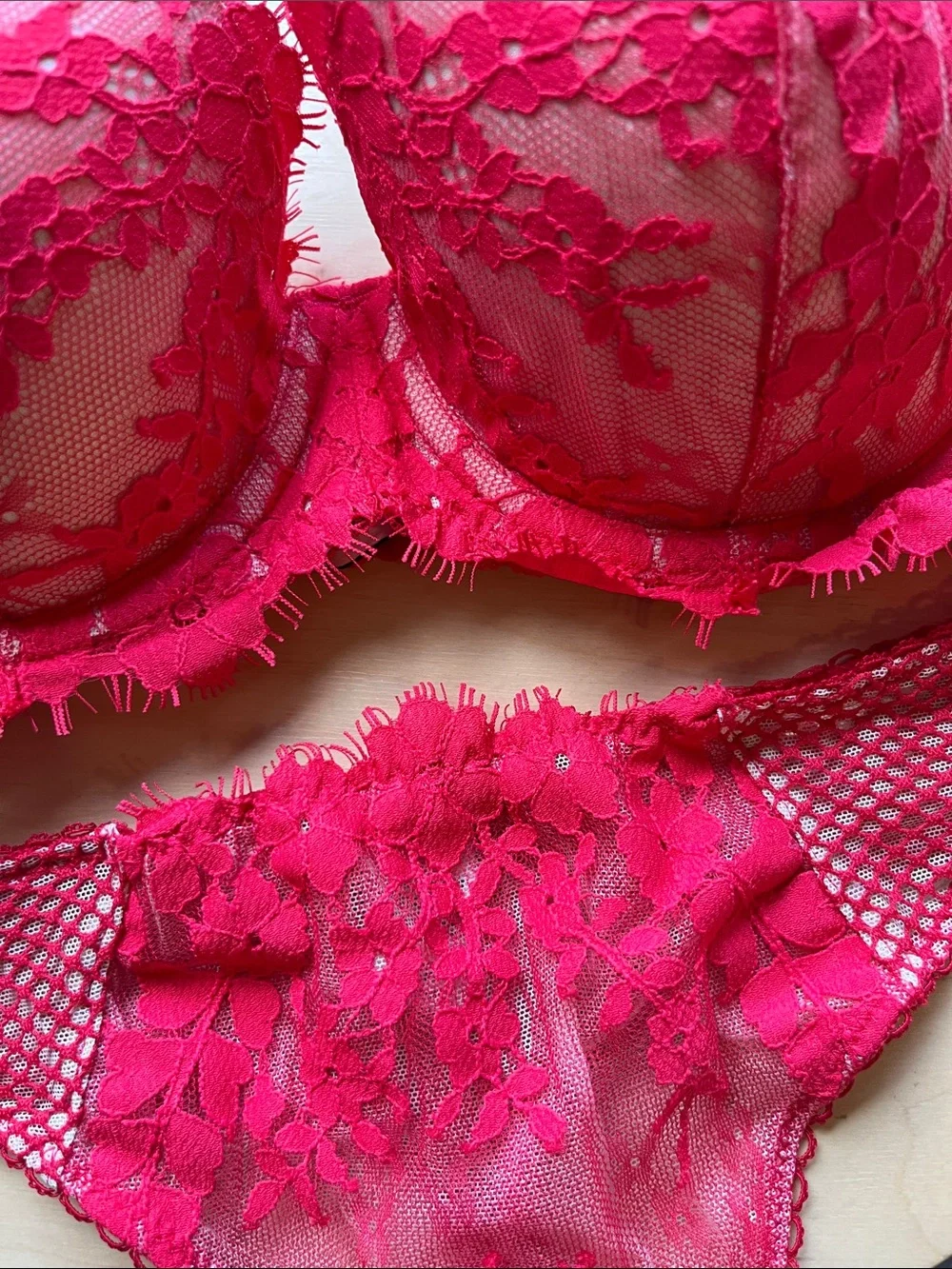 Victorias Secret sexy red lace matching bra + thong